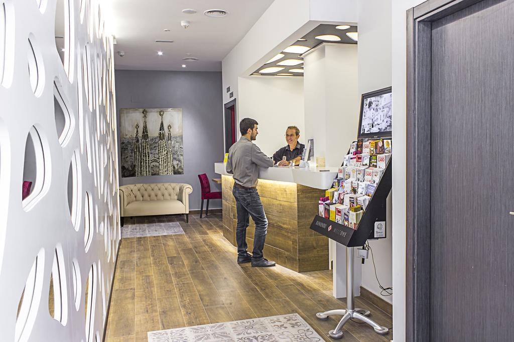 Apart-Suites Hostemplo Barcelona Buitenkant foto